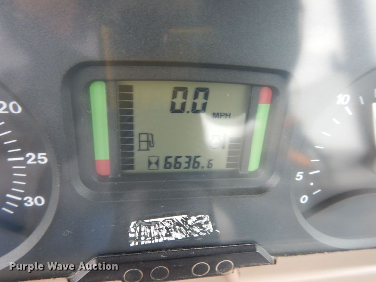 image for item DI6886 2004 John Deere 6615  MFWD tractor