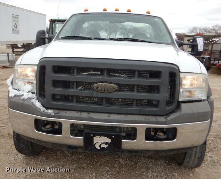 image for item DI6887 2005 Ford F450 Super Duty XL  truck cab and chassis