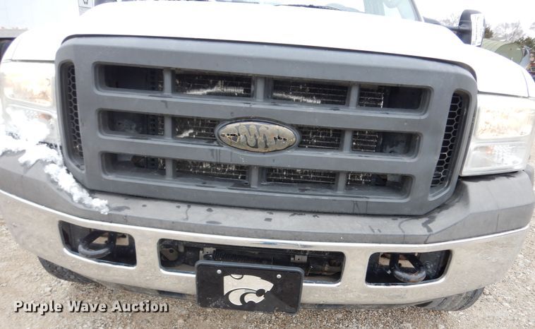 image for item DI6887 2005 Ford F450 Super Duty XL  truck cab and chassis