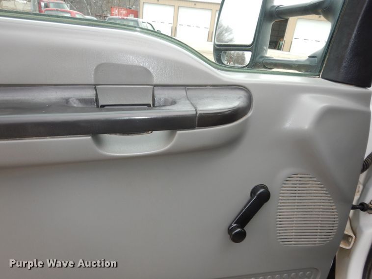 image for item DI6887 2005 Ford F450 Super Duty XL  truck cab and chassis