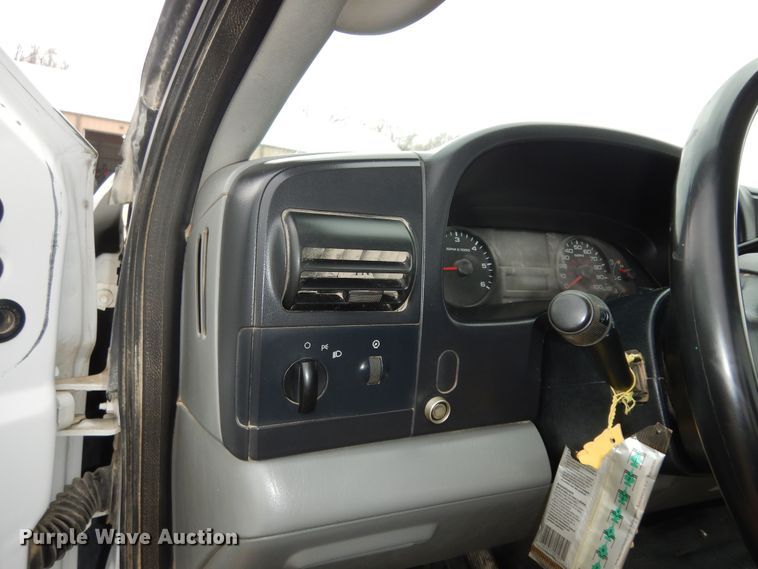 image for item DI6887 2005 Ford F450 Super Duty XL  truck cab and chassis