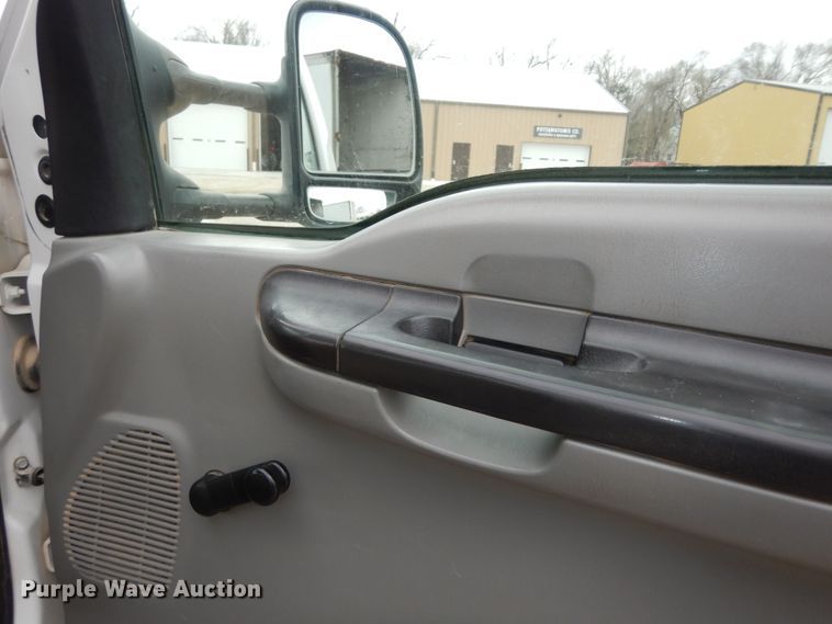 image for item DI6887 2005 Ford F450 Super Duty XL  truck cab and chassis