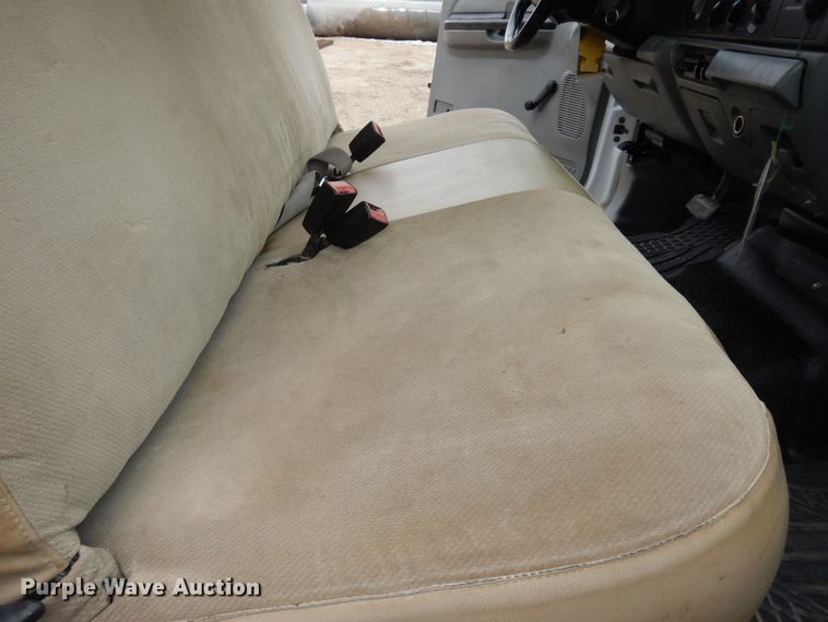 image for item DI6887 2005 Ford F450 Super Duty XL  truck cab and chassis