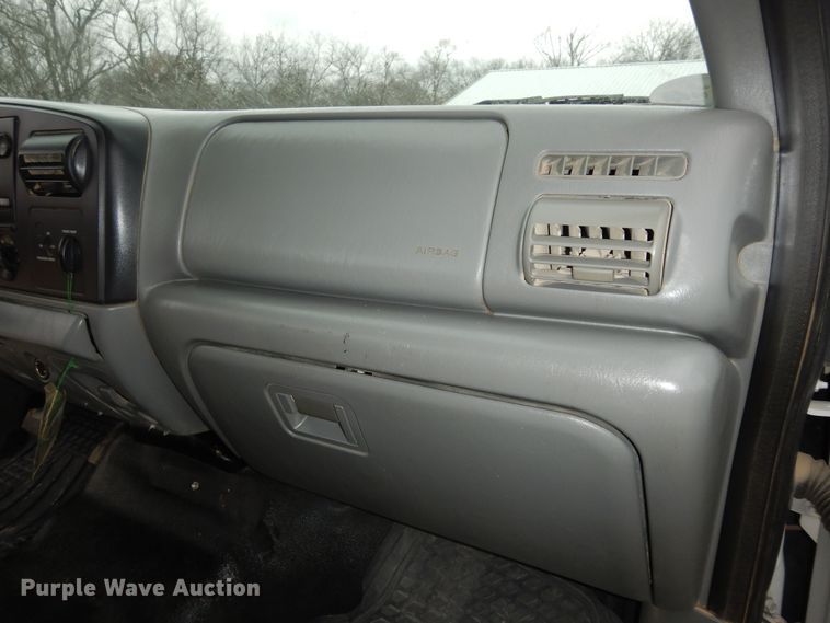 image for item DI6887 2005 Ford F450 Super Duty XL  truck cab and chassis