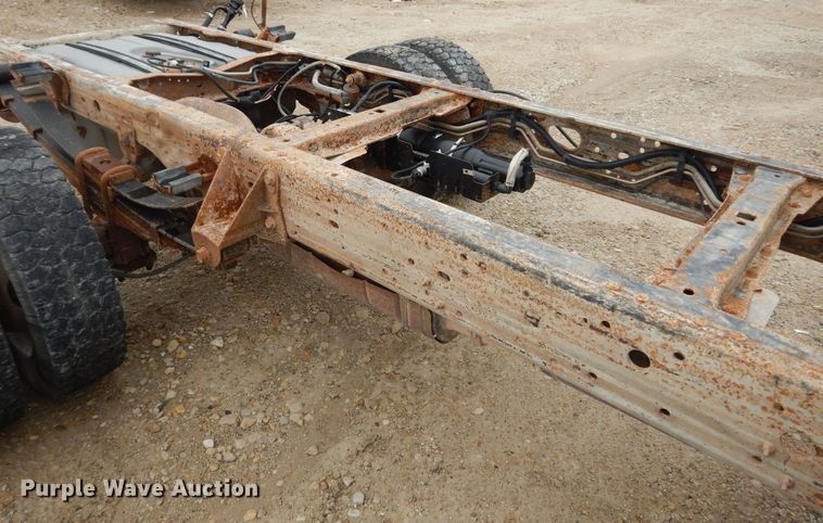 image for item DI6887 2005 Ford F450 Super Duty XL  truck cab and chassis