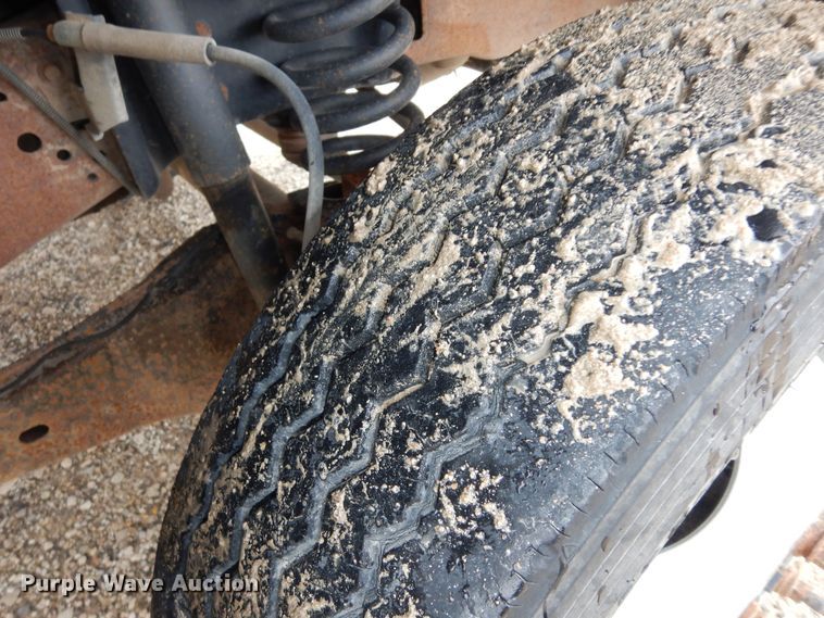 image for item DI6887 2005 Ford F450 Super Duty XL  truck cab and chassis