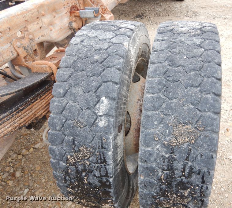 image for item DI6887 2005 Ford F450 Super Duty XL  truck cab and chassis