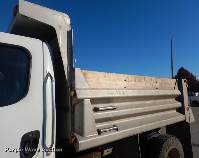 image for item DP0405 2007 Freightliner Business Class M2  dump truck