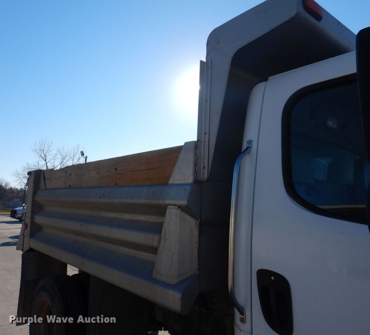 image for item DP0405 2007 Freightliner Business Class M2  dump truck