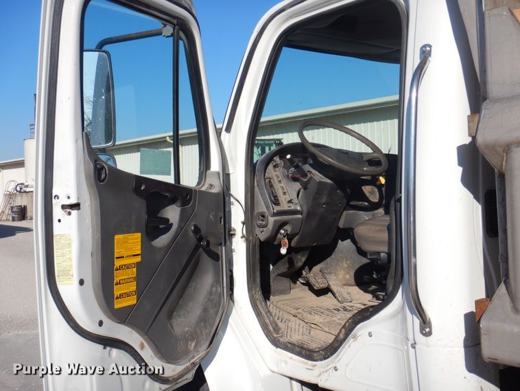 image for item DP0405 2007 Freightliner Business Class M2  dump truck