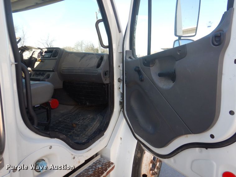 image for item DP0405 2007 Freightliner Business Class M2  dump truck