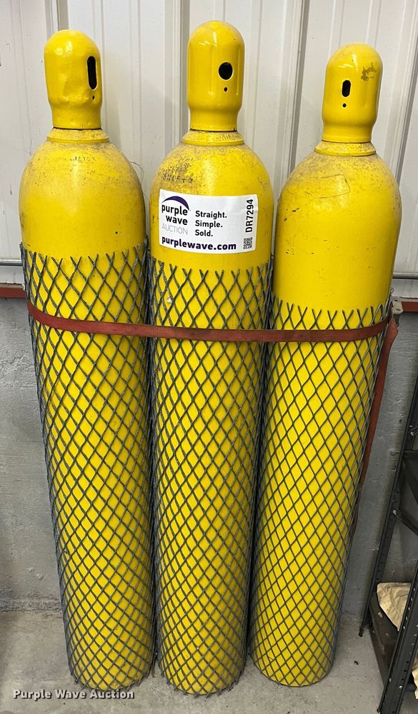 image for item DR7294 (3) oxygen tanks