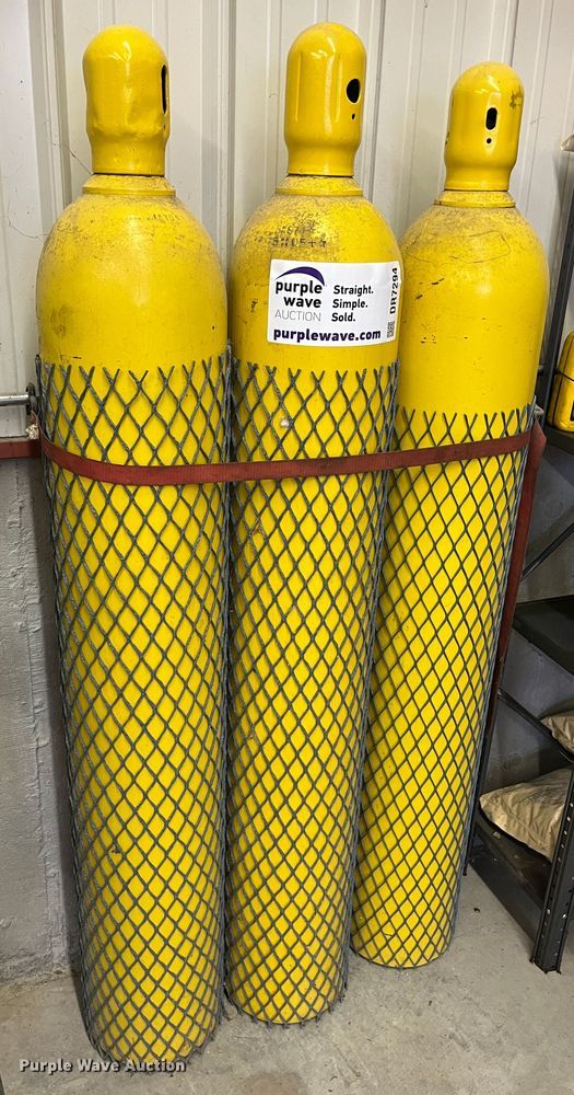 image for item DR7294 (3) oxygen tanks