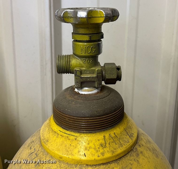 image for item DR7294 (3) oxygen tanks