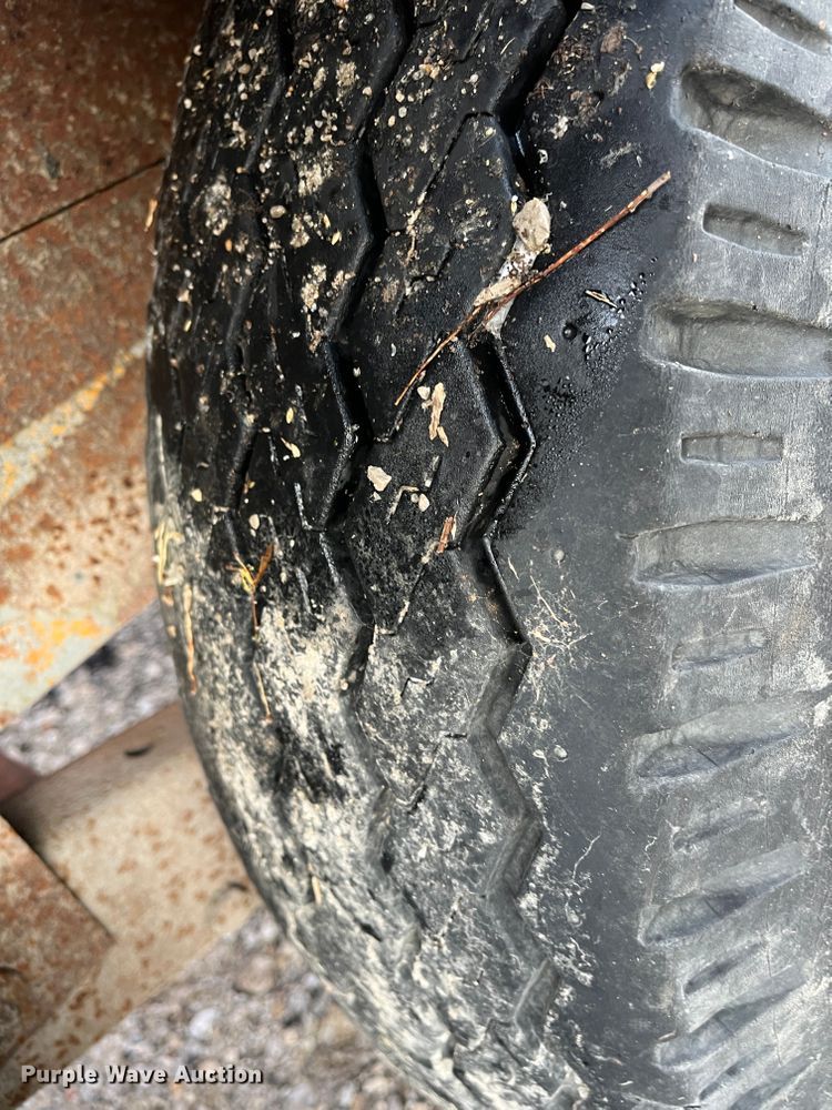 image for item DR7304 1995 UMFG  equipment trailer