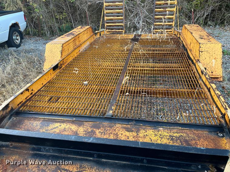 image for item DR7305 1989 Intl  equipment trailer