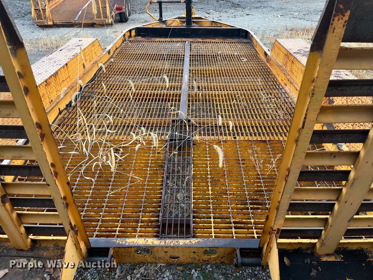 image for item DR7305 1989 Intl  equipment trailer