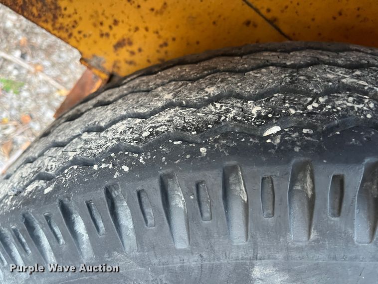 image for item DR7305 1989 Intl  equipment trailer