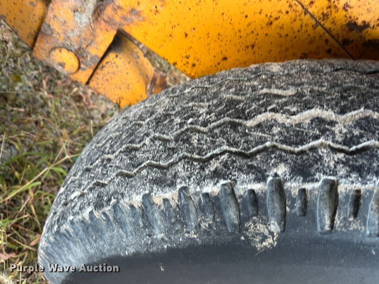 image for item DR7305 1989 Intl  equipment trailer