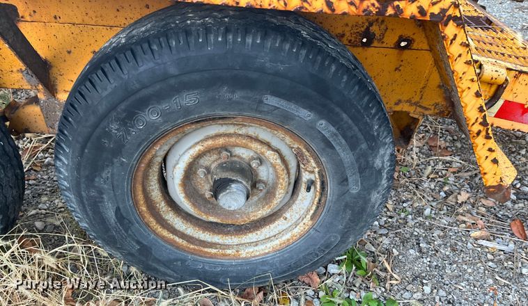 image for item DR7305 1989 Intl  equipment trailer