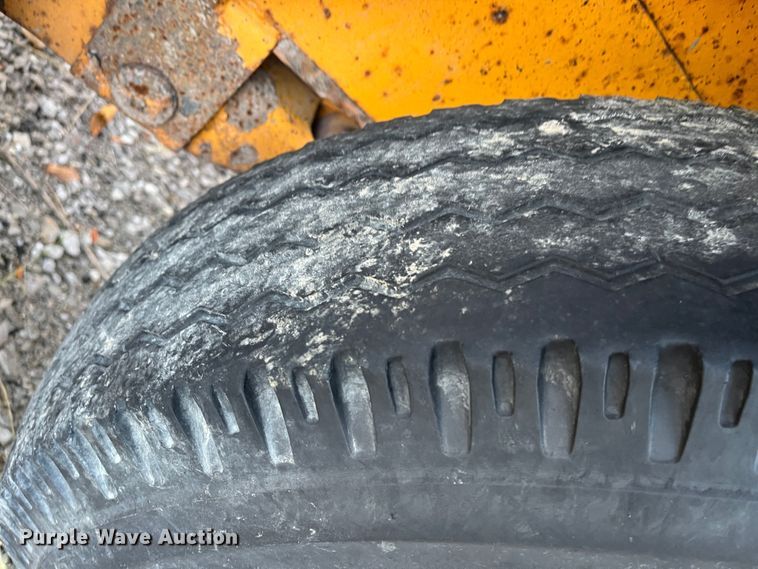 image for item DR7305 1989 Intl  equipment trailer