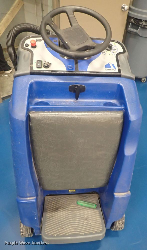 image for item GD9383 Windsor Chariot CSX24  floor scrubber