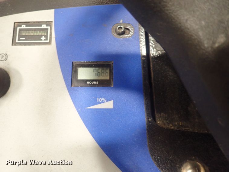 image for item GD9383 Windsor Chariot CSX24  floor scrubber