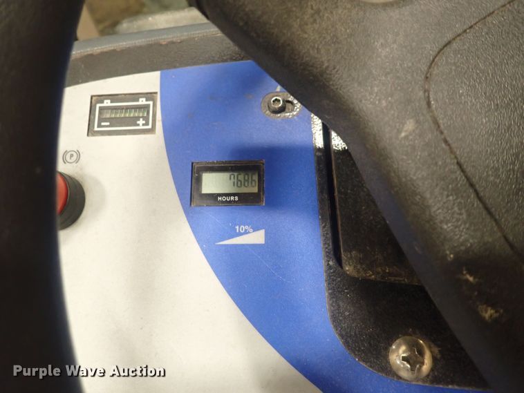 image for item GD9383 Windsor Chariot CSX24  floor scrubber