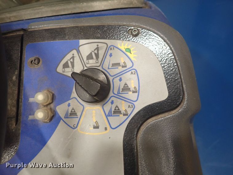 image for item GD9383 Windsor Chariot CSX24  floor scrubber