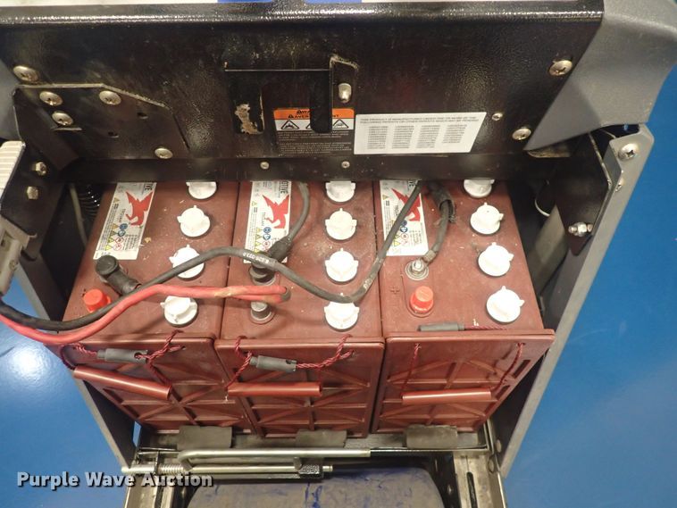 image for item GD9383 Windsor Chariot CSX24  floor scrubber