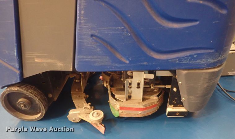 image for item GD9383 Windsor Chariot CSX24  floor scrubber