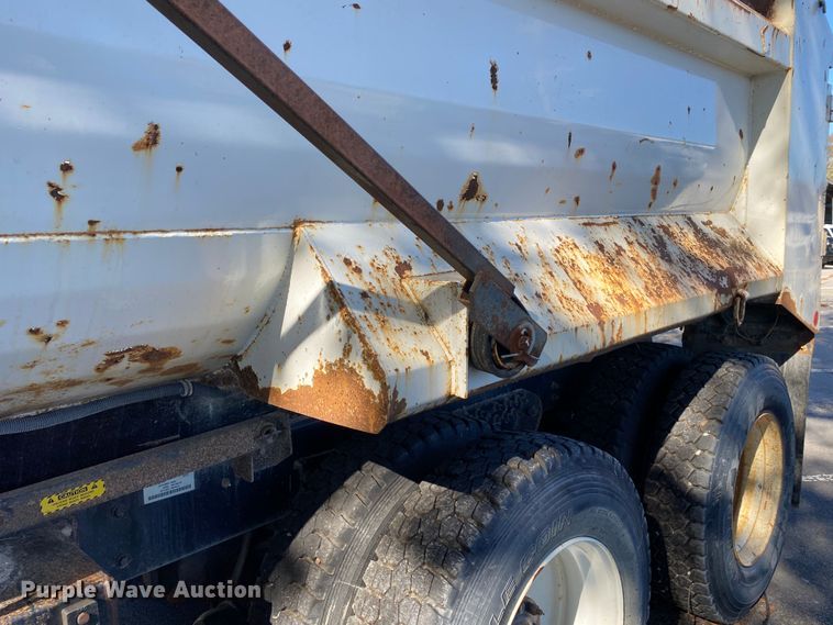 image for item IG9811 2008 International 7400 dump truck