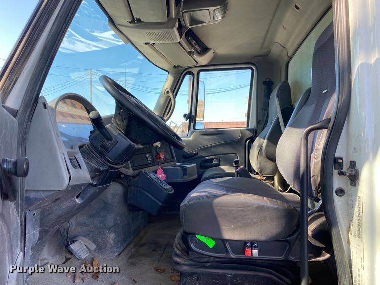 image for item IG9811 2008 International 7400 dump truck