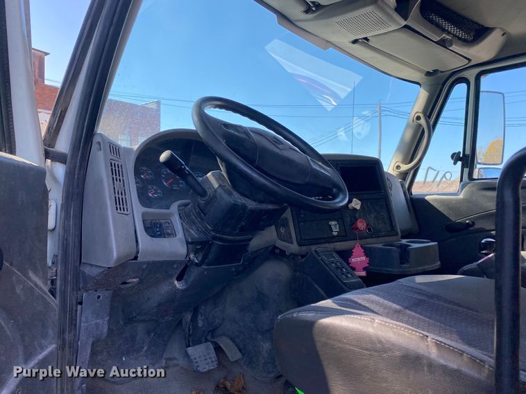 image for item IG9811 2008 International 7400 dump truck