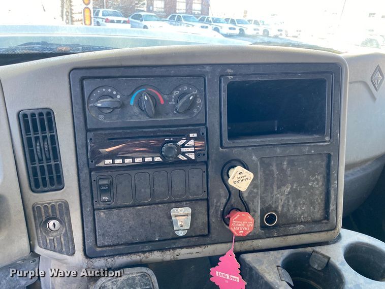 image for item IG9811 2008 International 7400 dump truck