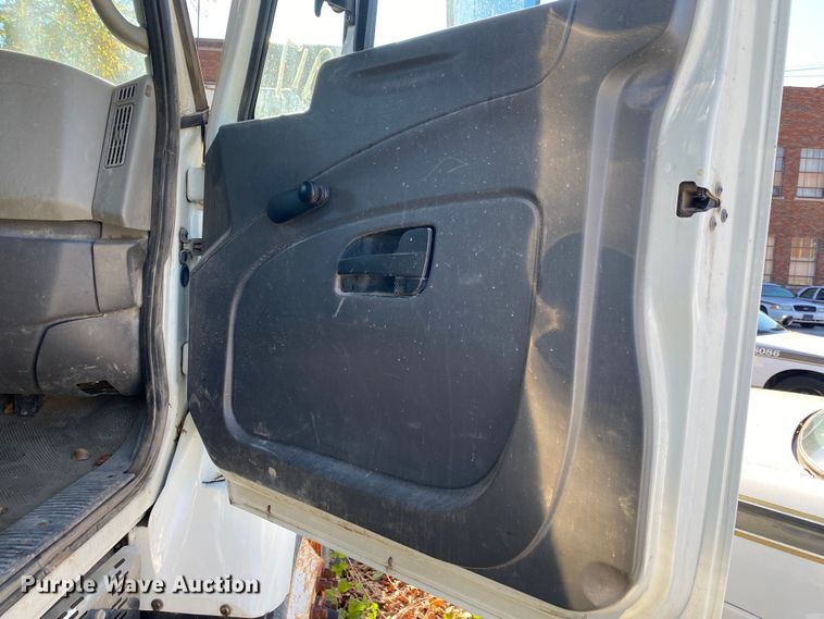 image for item IG9811 2008 International 7400 dump truck