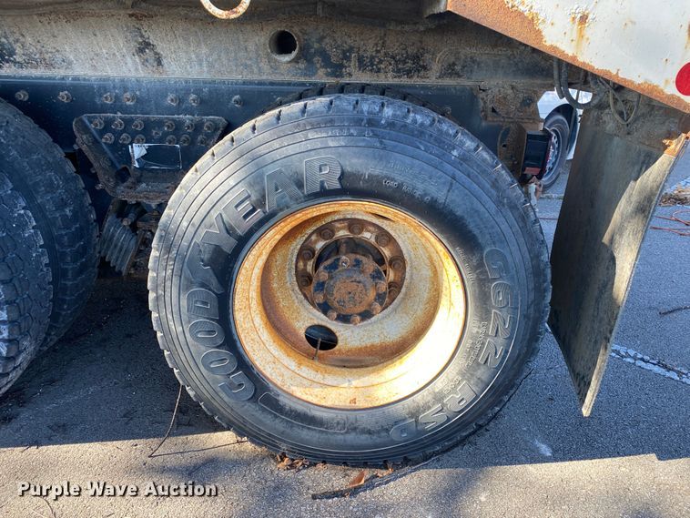 image for item IG9811 2008 International 7400 dump truck