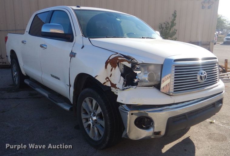 image for item IG9812 2013 Toyota Tundra Crew Cab pickup truck