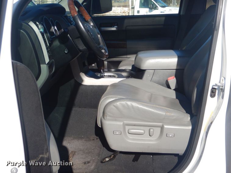 image for item IG9812 2013 Toyota Tundra Crew Cab pickup truck