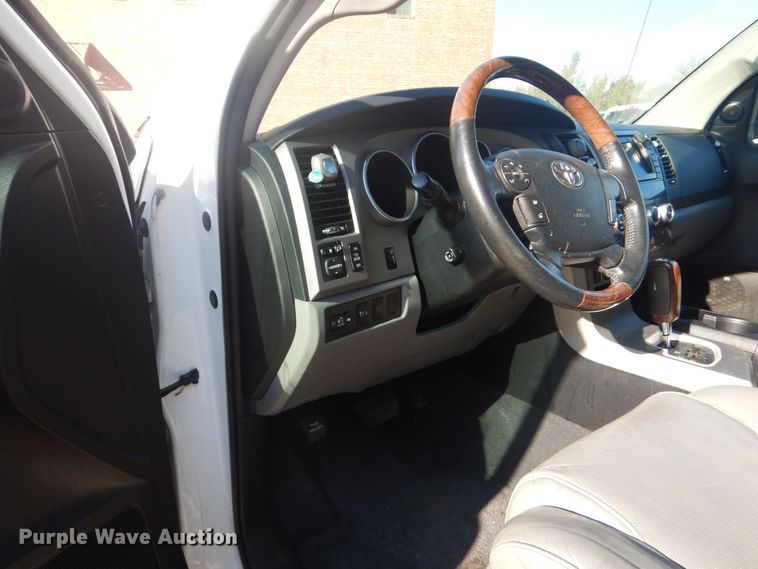 image for item IG9812 2013 Toyota Tundra Crew Cab pickup truck