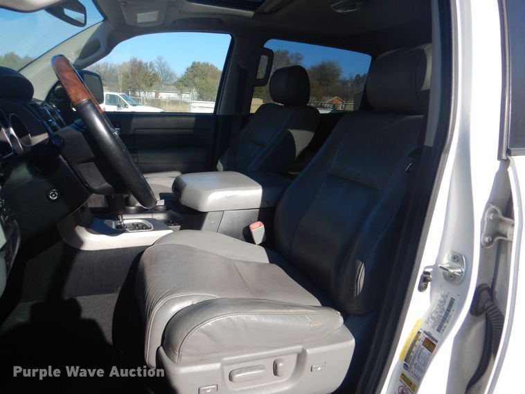 image for item IG9812 2013 Toyota Tundra Crew Cab pickup truck