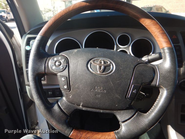 image for item IG9812 2013 Toyota Tundra Crew Cab pickup truck