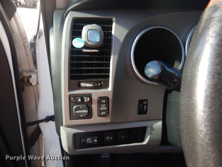 image for item IG9812 2013 Toyota Tundra Crew Cab pickup truck