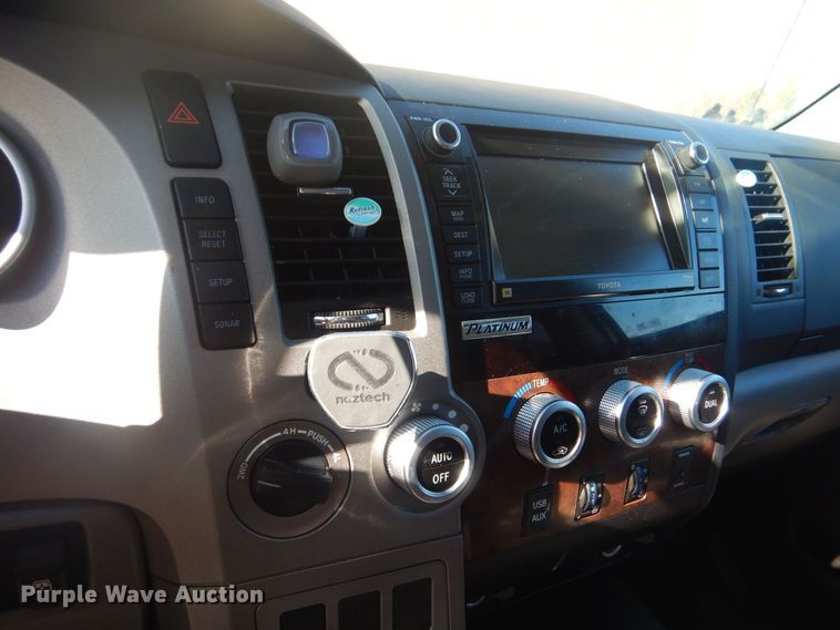 image for item IG9812 2013 Toyota Tundra Crew Cab pickup truck