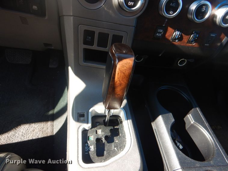 image for item IG9812 2013 Toyota Tundra Crew Cab pickup truck