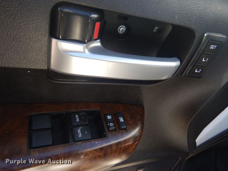 image for item IG9812 2013 Toyota Tundra Crew Cab pickup truck