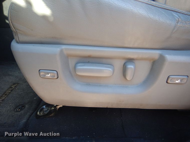 image for item IG9812 2013 Toyota Tundra Crew Cab pickup truck