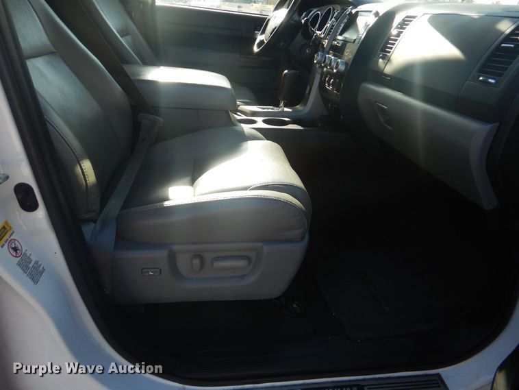 image for item IG9812 2013 Toyota Tundra Crew Cab pickup truck