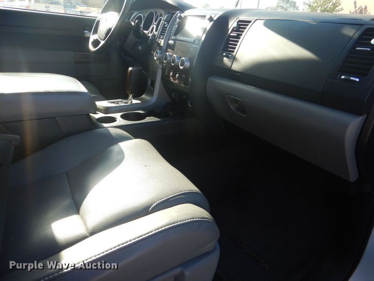 image for item IG9812 2013 Toyota Tundra Crew Cab pickup truck