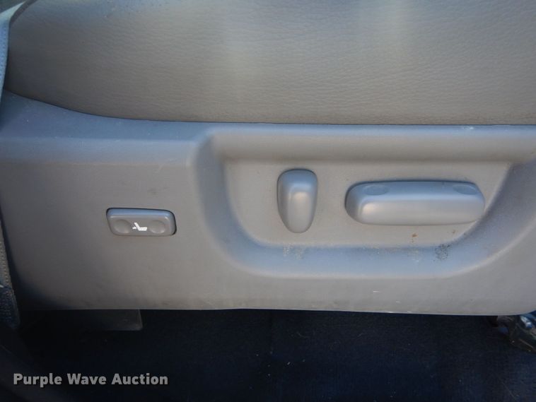 image for item IG9812 2013 Toyota Tundra Crew Cab pickup truck